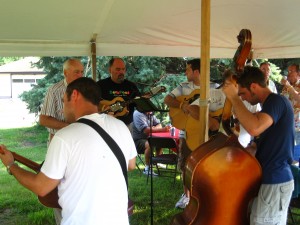 Play, play, play the Serbian folk tune!